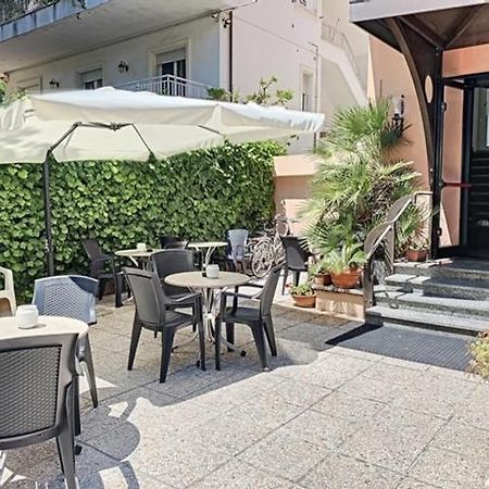 Hotel Iride Suite, Breakfast&Brunch - ideale per famiglie e coppie Riccione Exterior foto