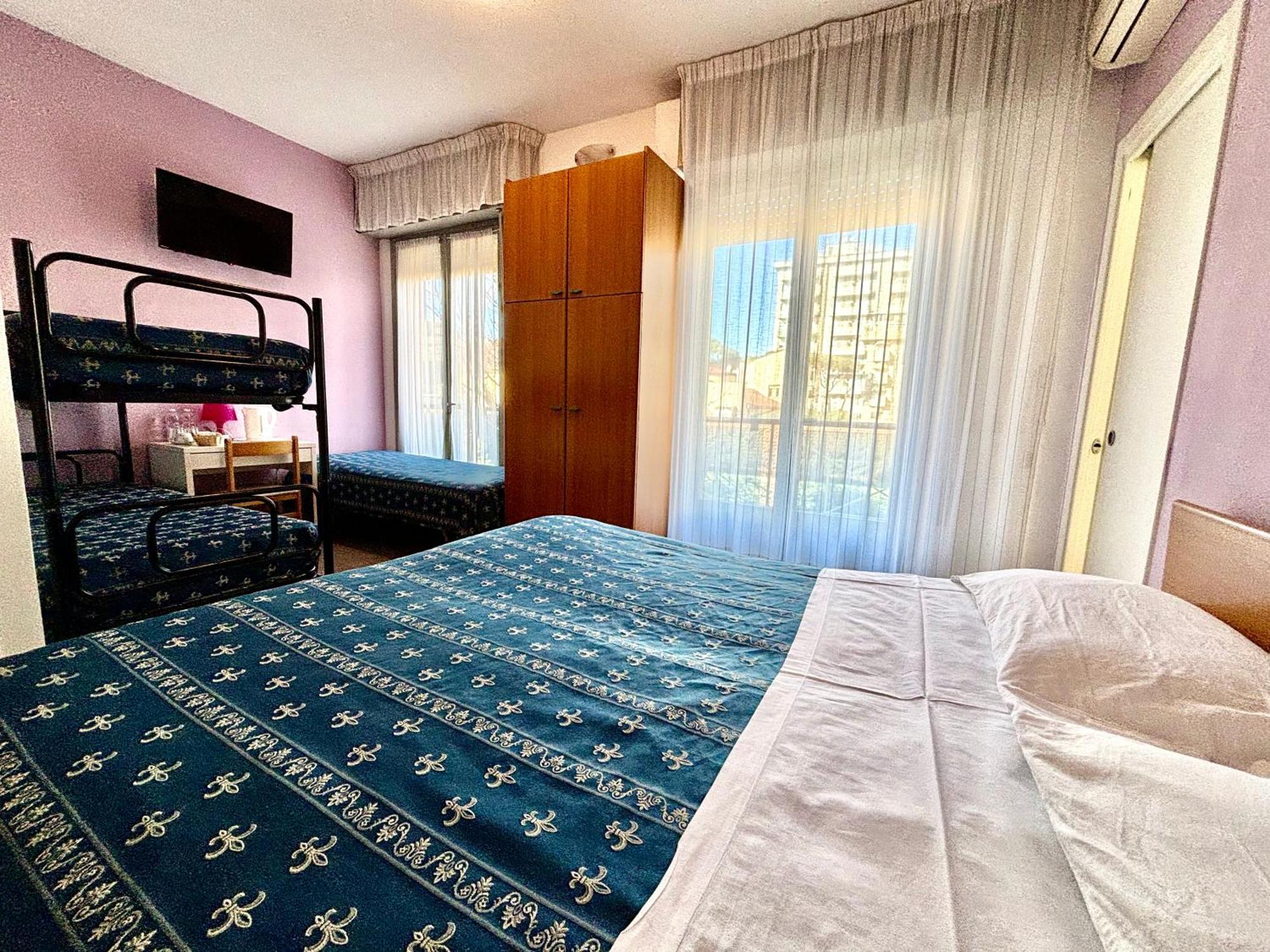 Hotel Iride Suite, Breakfast&Brunch - ideale per famiglie e coppie Riccione Exterior foto