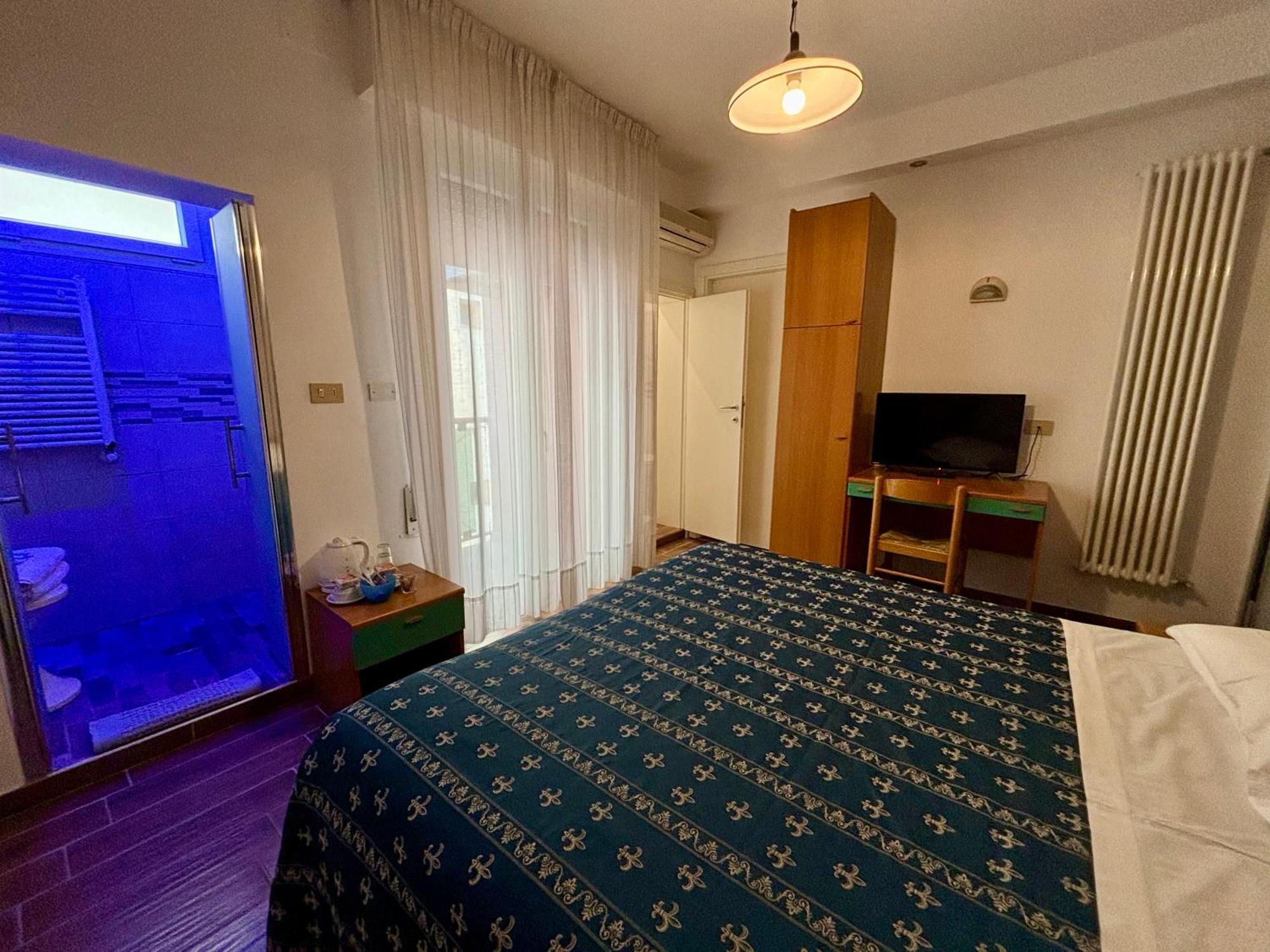 Hotel Iride Suite, Breakfast&Brunch - ideale per famiglie e coppie Riccione Exterior foto
