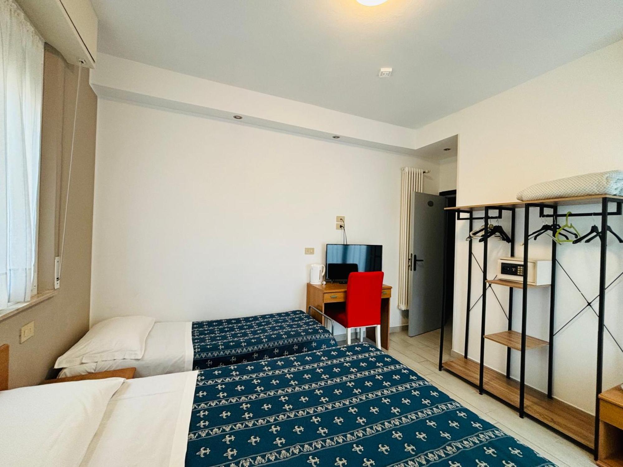 Hotel Iride Suite, Breakfast&Brunch - ideale per famiglie e coppie Riccione Exterior foto