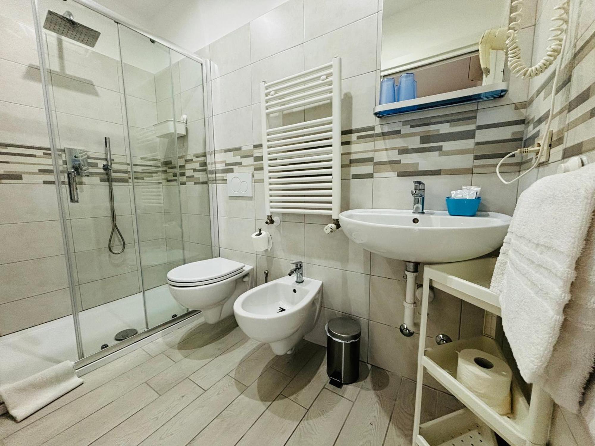 Hotel Iride Suite, Breakfast&Brunch - ideale per famiglie e coppie Riccione Exterior foto