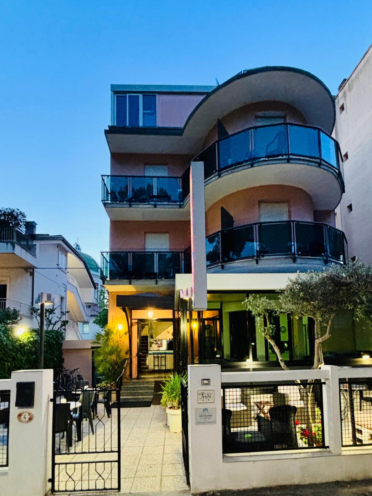 Hotel Iride Suite, Breakfast&Brunch - ideale per famiglie e coppie Riccione Exterior foto