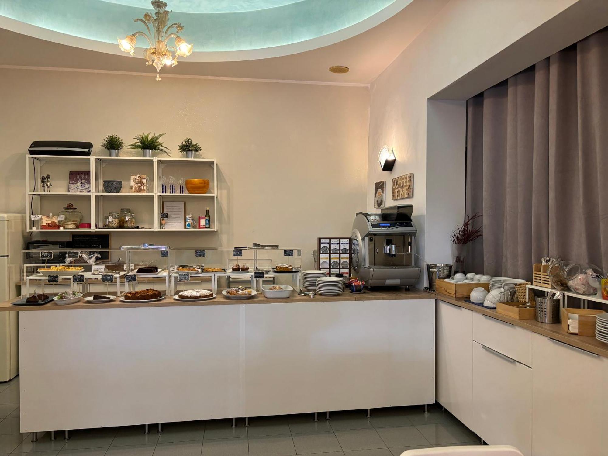 Hotel Iride Suite, Breakfast&Brunch - ideale per famiglie e coppie Riccione Exterior foto