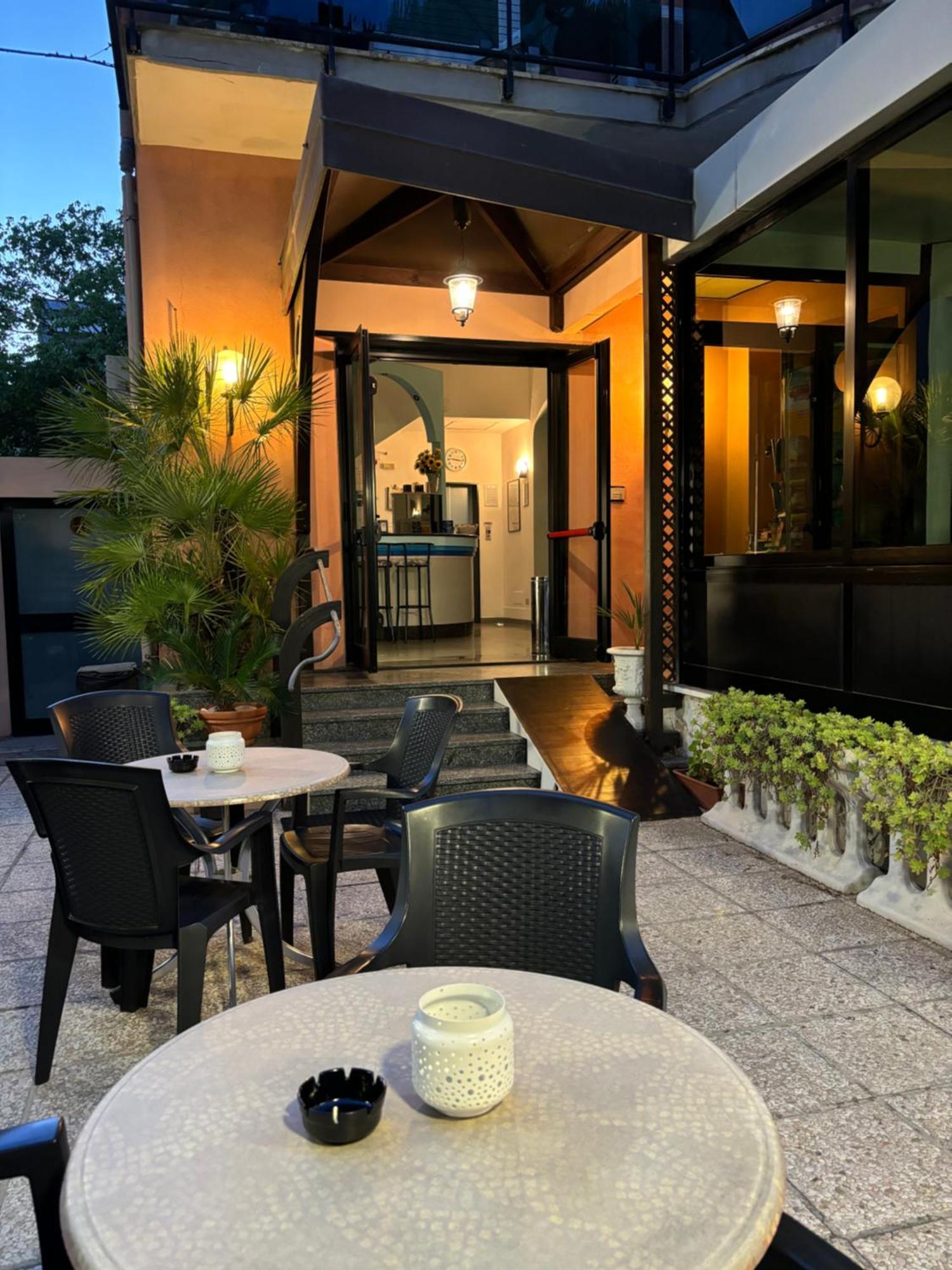 Hotel Iride Suite, Breakfast&Brunch - ideale per famiglie e coppie Riccione Exterior foto