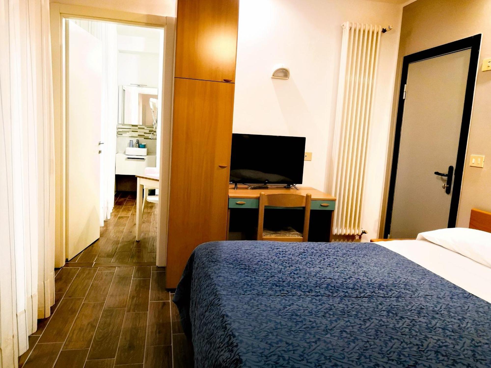 Hotel Iride Suite, Breakfast&Brunch - ideale per famiglie e coppie Riccione Exterior foto