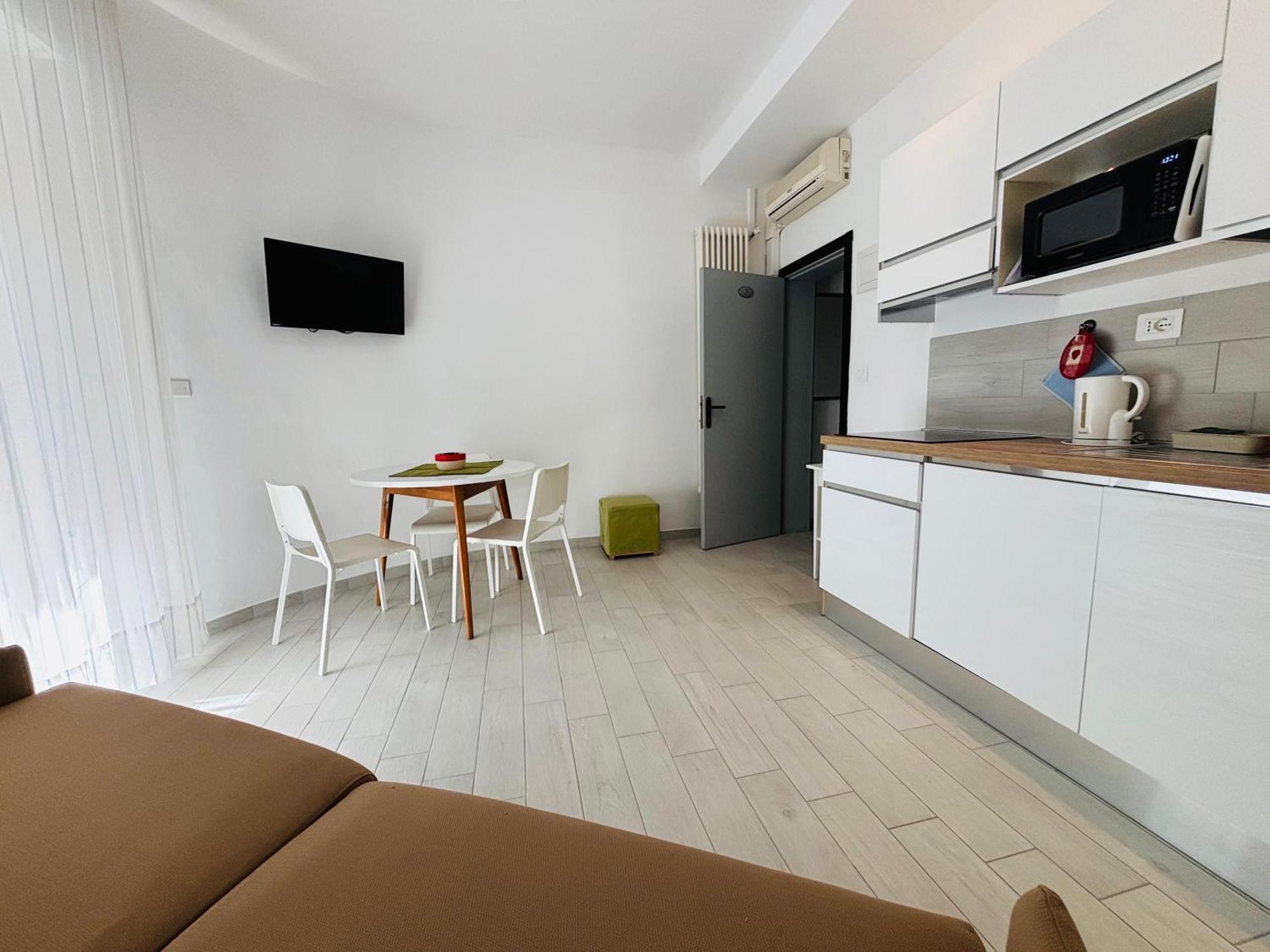 Hotel Iride Suite, Breakfast&Brunch - ideale per famiglie e coppie Riccione Exterior foto