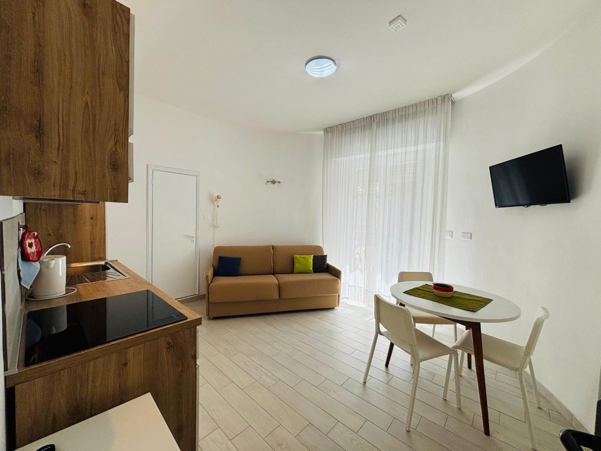 Hotel Iride Suite, Breakfast&Brunch - ideale per famiglie e coppie Riccione Exterior foto