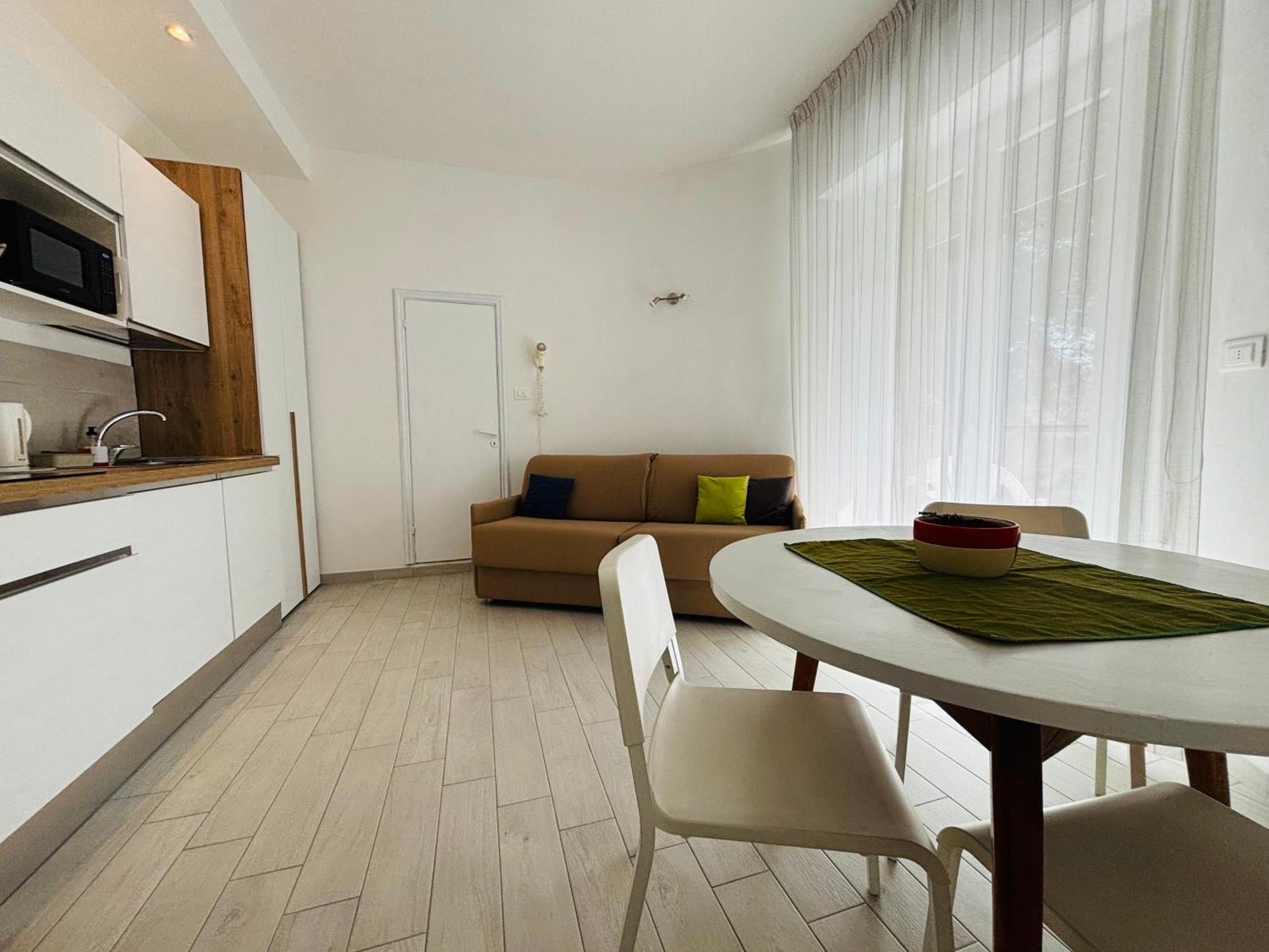 Hotel Iride Suite, Breakfast&Brunch - ideale per famiglie e coppie Riccione Exterior foto