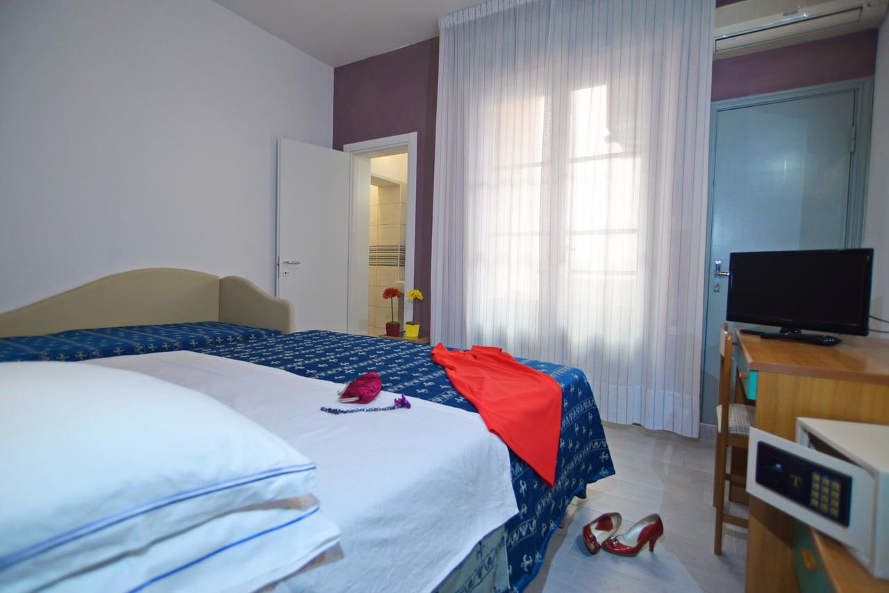 Hotel Iride Suite, Breakfast&Brunch - ideale per famiglie e coppie Riccione Exterior foto