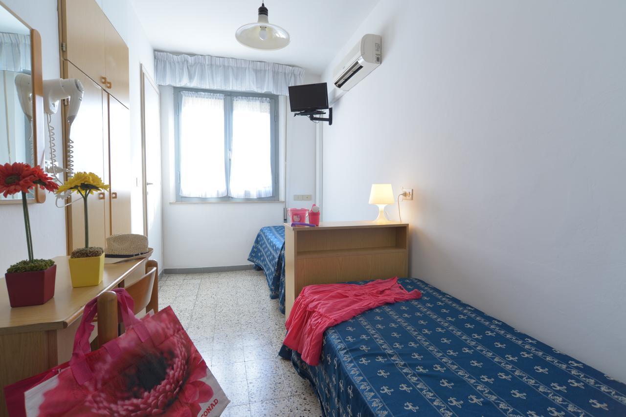 Hotel Iride Suite, Breakfast&Brunch - ideale per famiglie e coppie Riccione Exterior foto