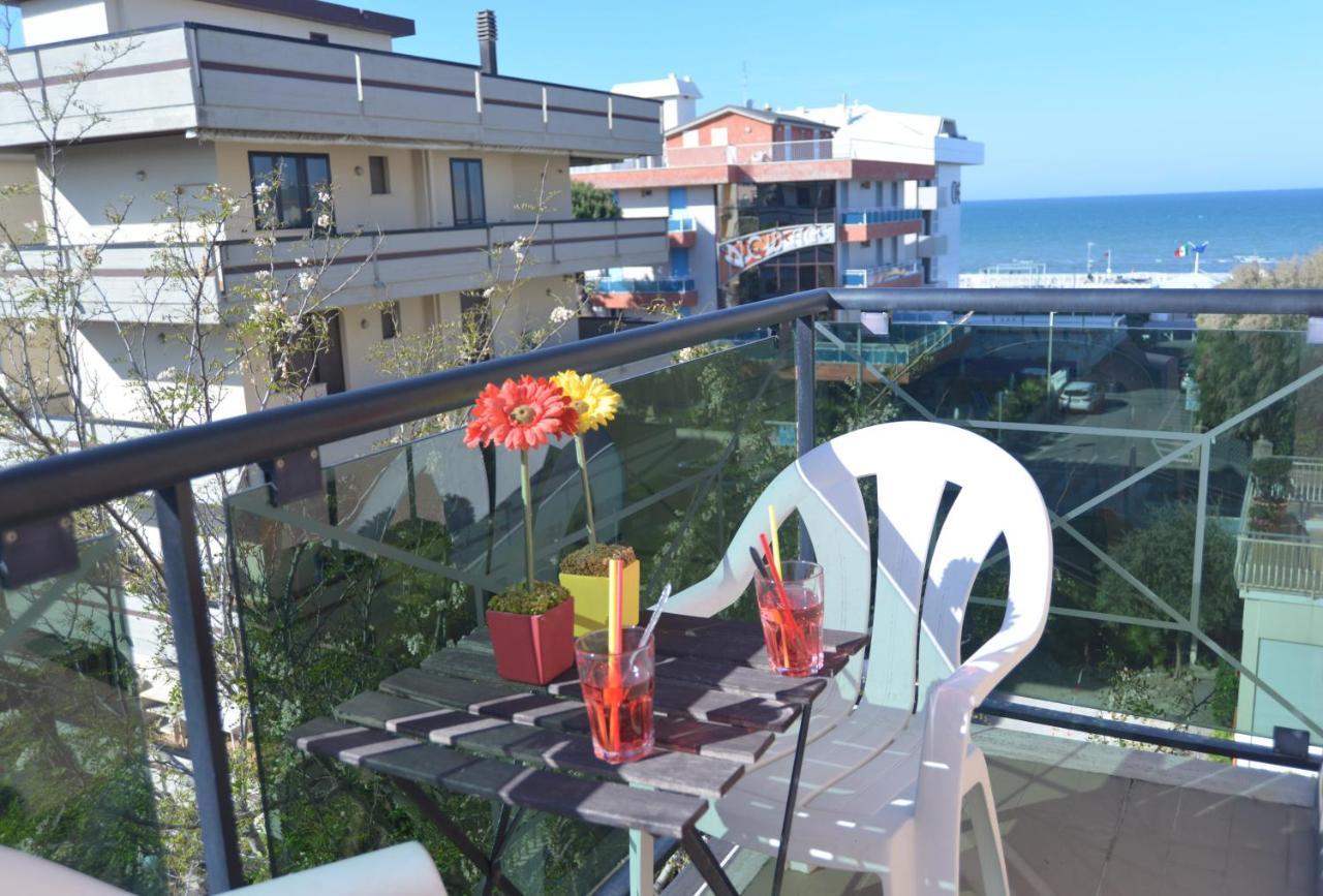 Hotel Iride Suite, Breakfast&Brunch - ideale per famiglie e coppie Riccione Exterior foto